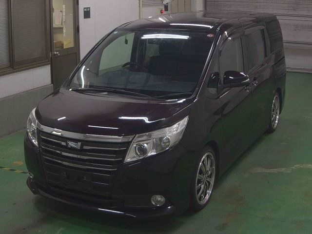 TOYOTA NOAH 2014