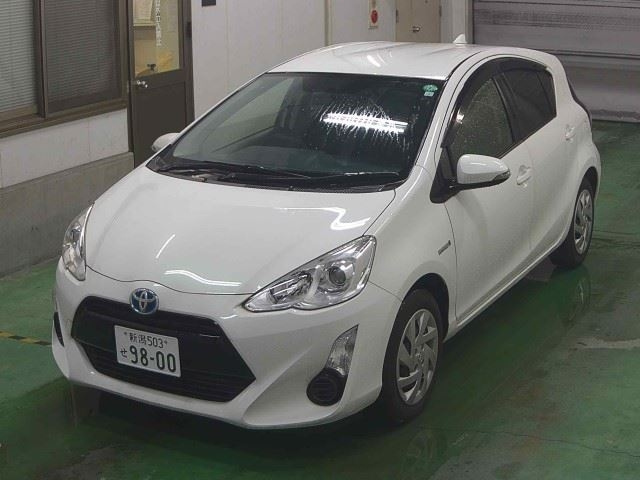 TOYOTA AQUA 2015