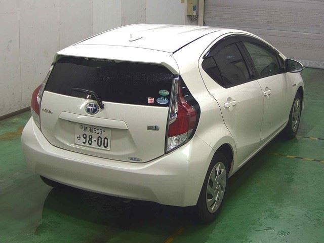 TOYOTA AQUA 2015