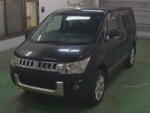 MITSUBISHI DELICA D5 2011