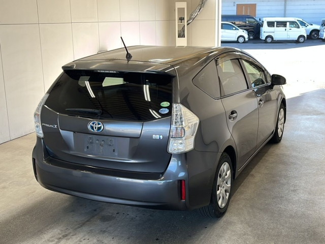 TOYOTA PRIUS ALPHA 2014