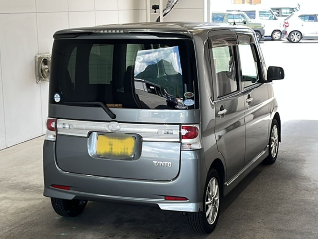 DAIHATSU TANTO 2010