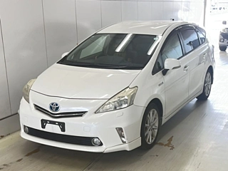 TOYOTA PRIUS ALPHA 2013