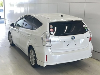TOYOTA PRIUS ALPHA 2013