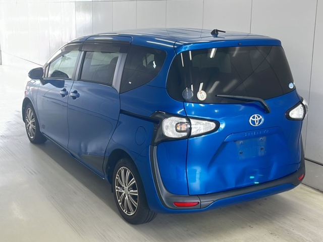 TOYOTA SIENTA 2016