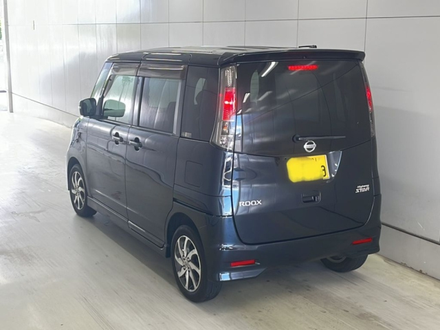 NISSAN ROOX 2011