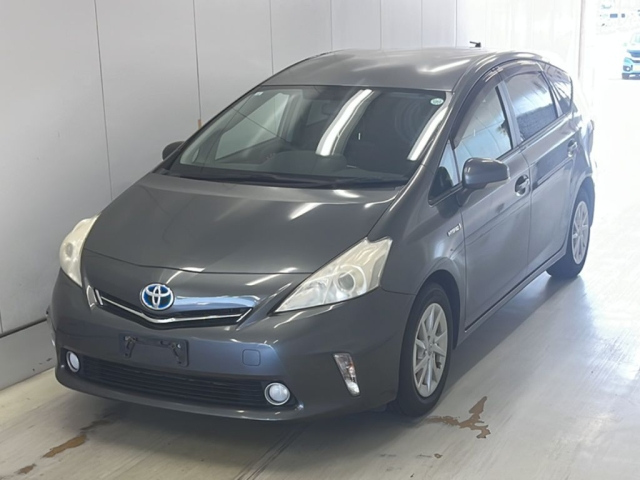 TOYOTA PRIUS ALPHA 2011