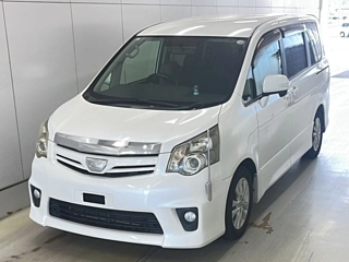 TOYOTA NOAH 2010
