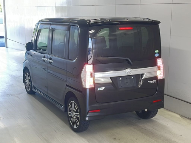 DAIHATSU TANTO 2014