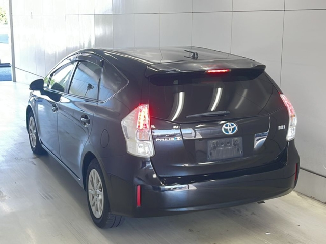 TOYOTA PRIUS ALPHA 2012