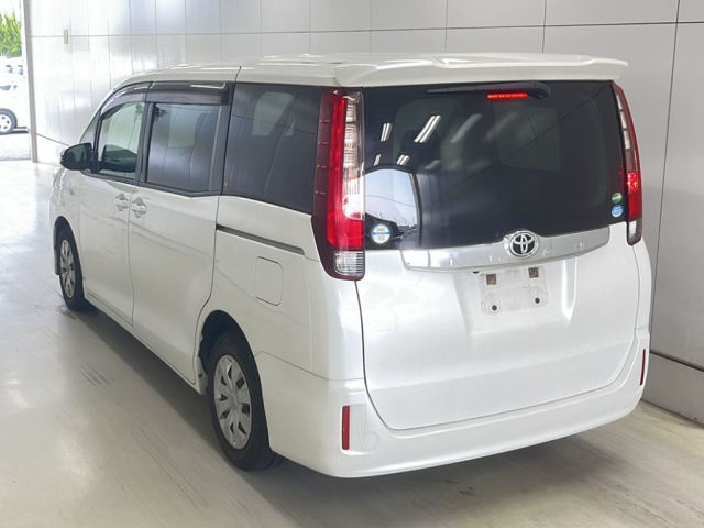 TOYOTA NOAH 2015