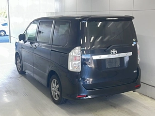 TOYOTA VOXY 2009