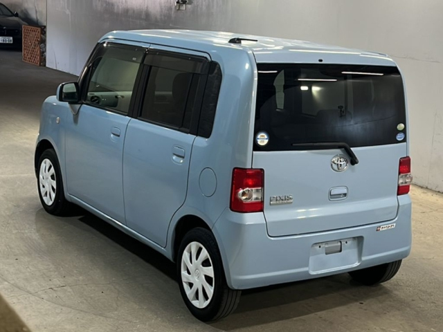 TOYOTA PIXIS SPACE 2011