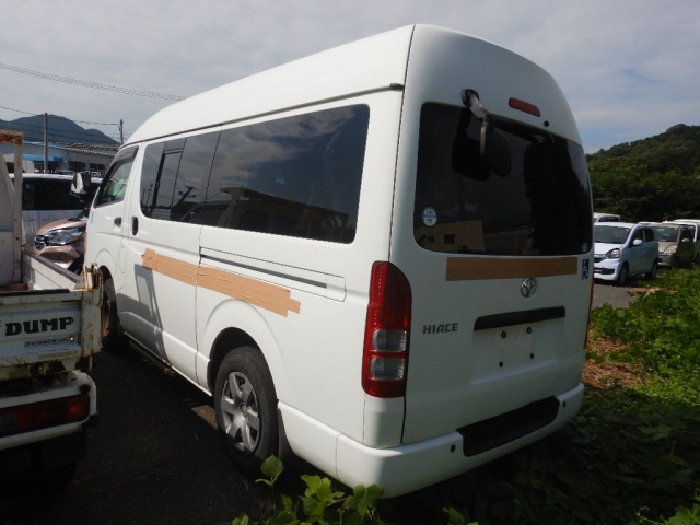 TOYOTA HIACE VAN 2010