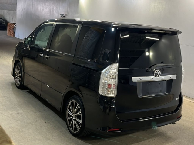 TOYOTA VOXY 2010