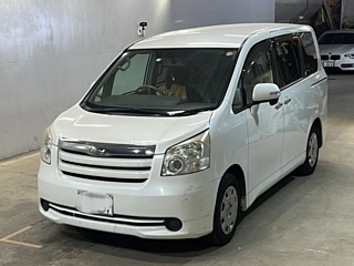 TOYOTA NOAH 2009
