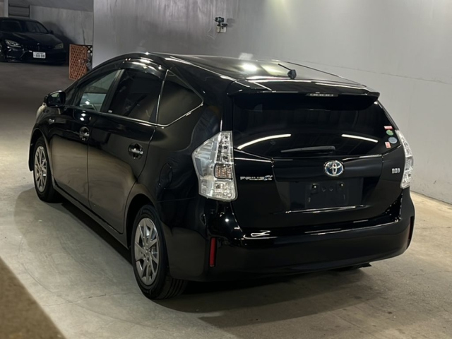 TOYOTA PRIUS ALPHA 2014