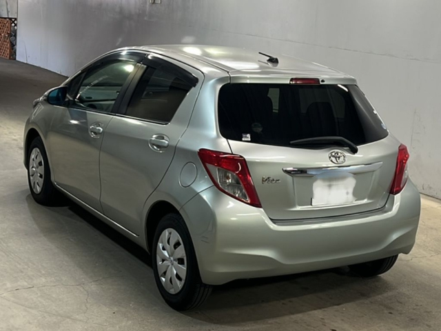 TOYOTA VITZ 2012