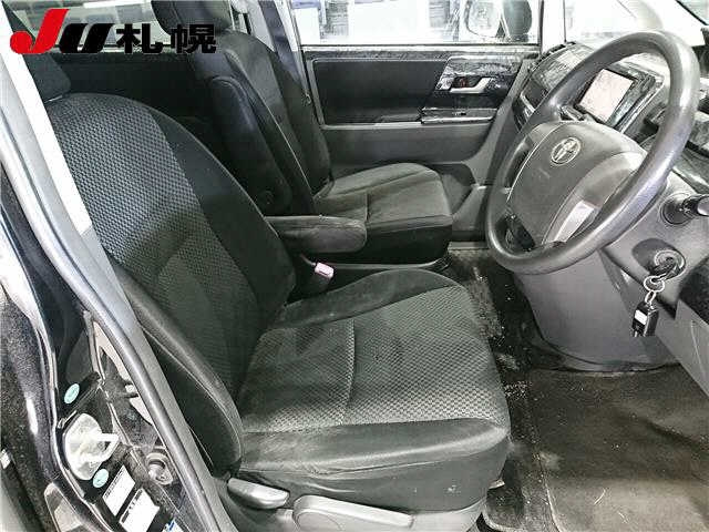 TOYOTA NOAH 2008