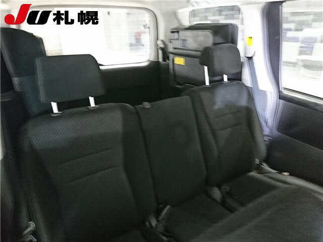 TOYOTA NOAH 2008