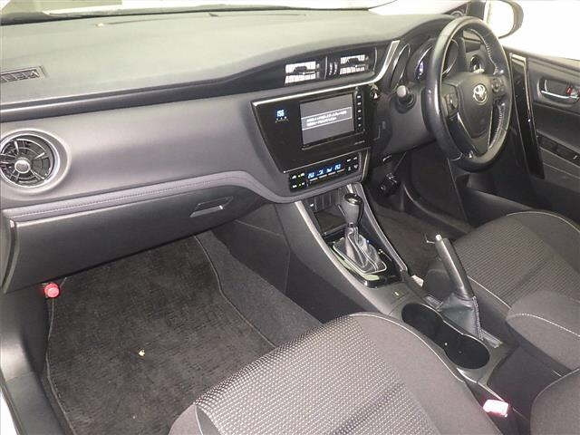 TOYOTA AURIS 2016