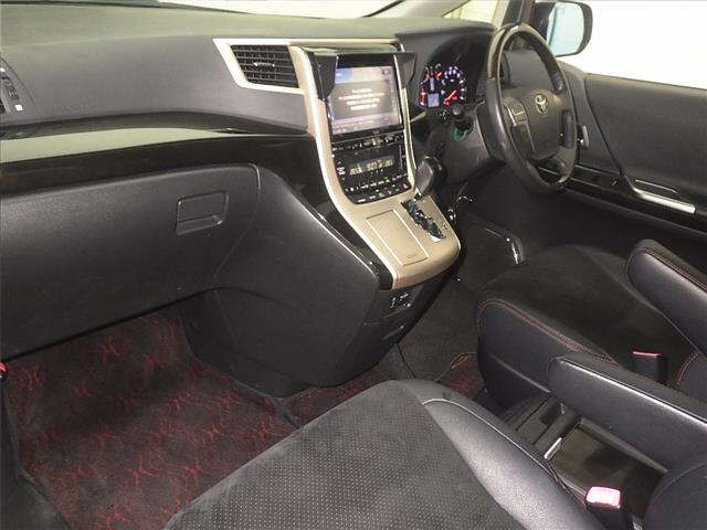TOYOTA VELLFIRE 2013