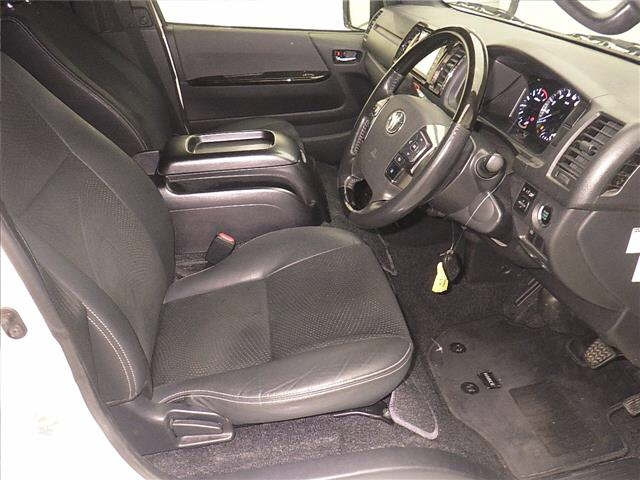 TOYOTA HIACE VAN 2020