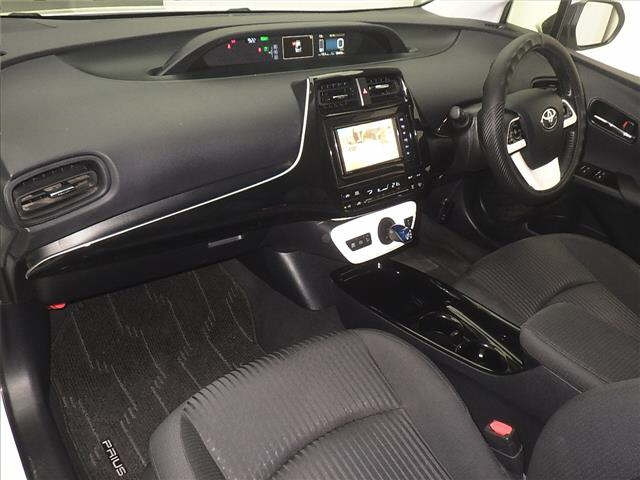TOYOTA PRIUS 2018