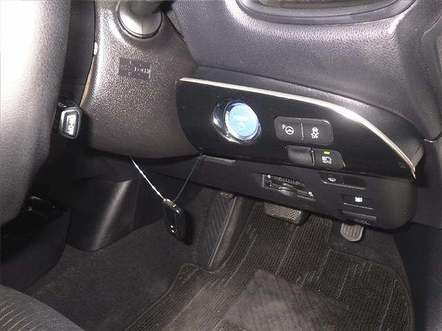 TOYOTA PRIUS 2018