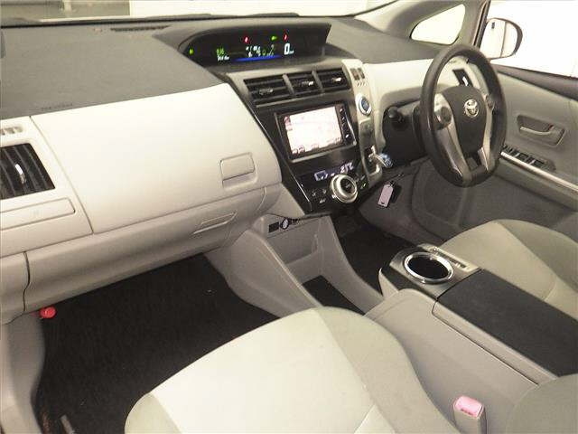 TOYOTA PRIUS ALPHA 2012