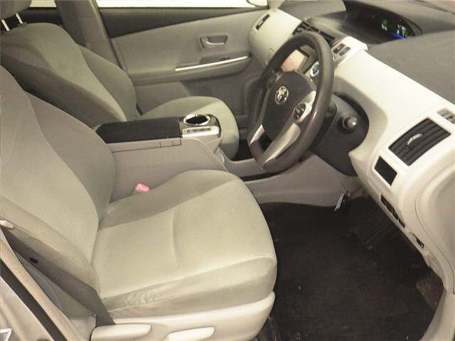 TOYOTA PRIUS ALPHA 2012