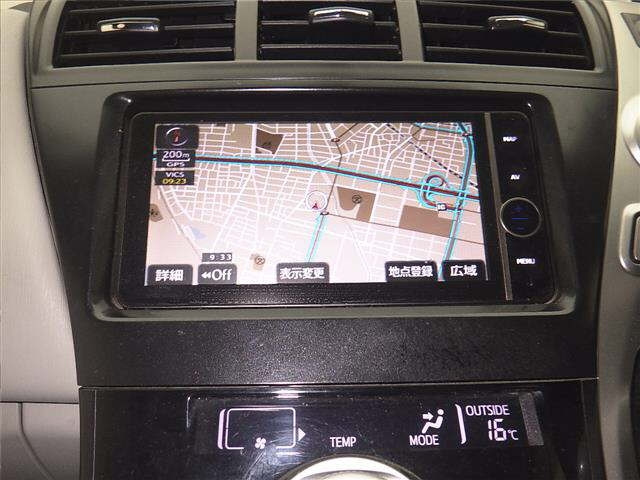 TOYOTA PRIUS ALPHA 2012