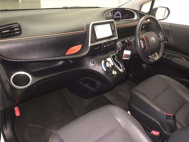 TOYOTA SIENTA 2017