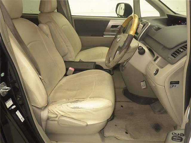 TOYOTA NOAH 2010