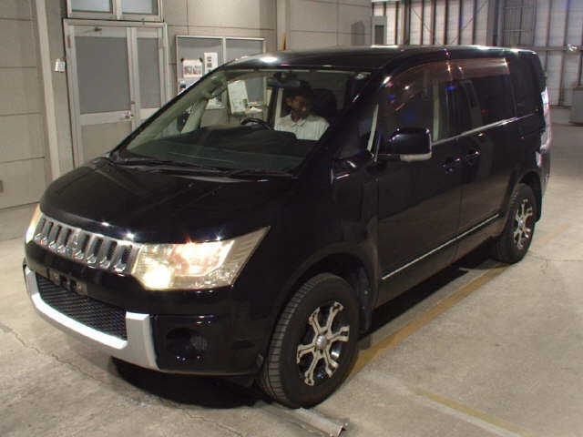 MITSUBISHI DELICA D5 2010