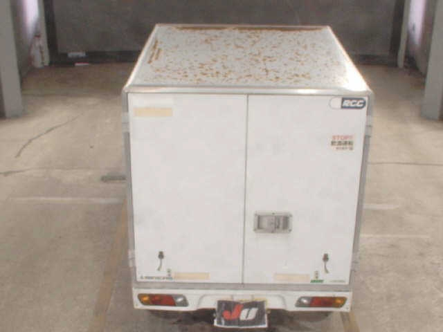 MITSUBISHI MINICAB TRUCK 2009