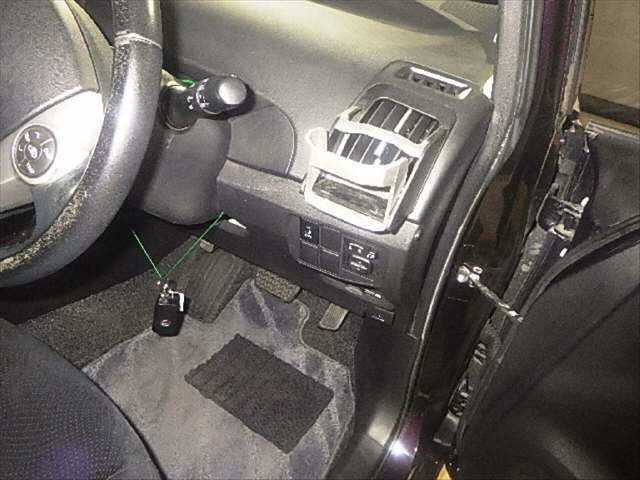 TOYOTA PRIUS 2012