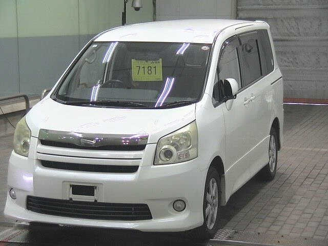 TOYOTA NOAH 2008