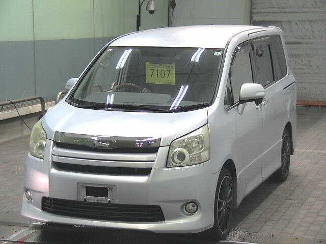 TOYOTA NOAH 2009