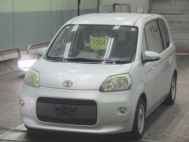 TOYOTA PORTE 2012