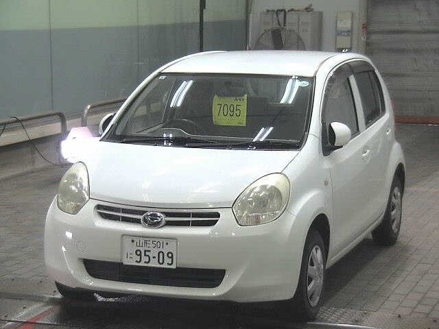 DAIHATSU BOON 2011