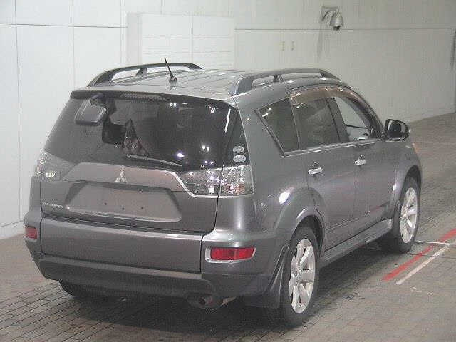 MITSUBISHI OUTLANDER 2011
