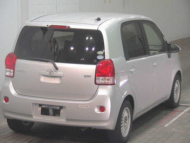 TOYOTA PORTE 2012