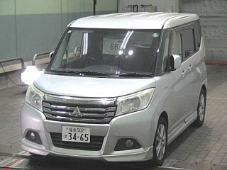 MITSUBISHI DELICA D2 2015