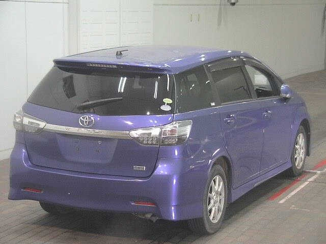 TOYOTA WISH 2013