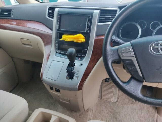 TOYOTA ALPHARD 2009