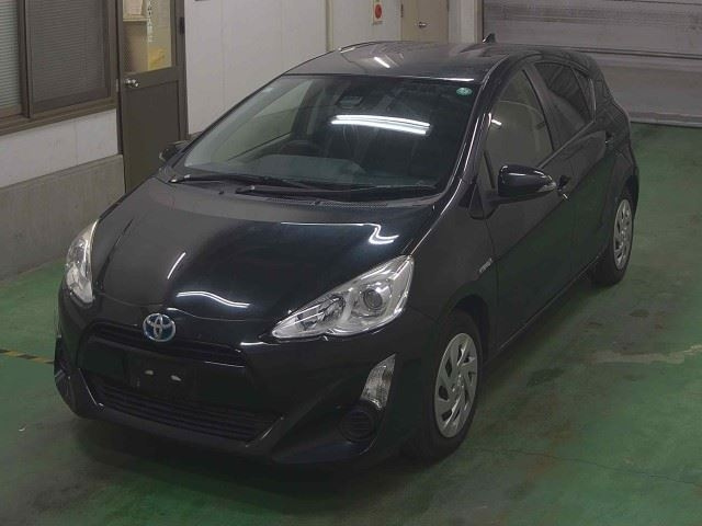 TOYOTA AQUA 2015
