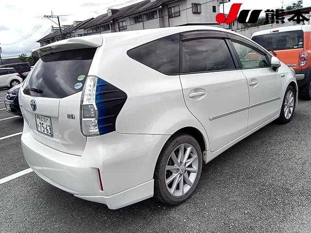 TOYOTA PRIUS ALPHA 2012
