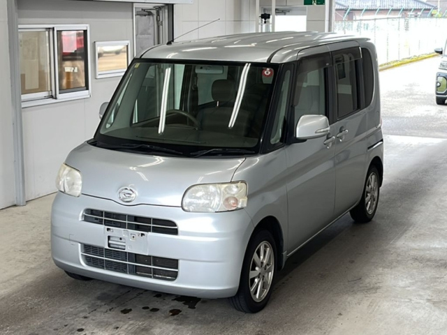 DAIHATSU TANTO 2010