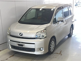 TOYOTA VOXY 2010